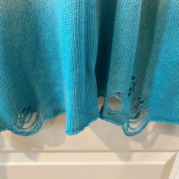 Pink Lily Tie Die White, Pink and Blue Distressed Top Size Medium - Picture 6 of 9